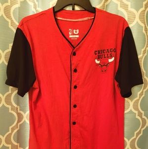 Chicago Bulls Shirt. Men's Large